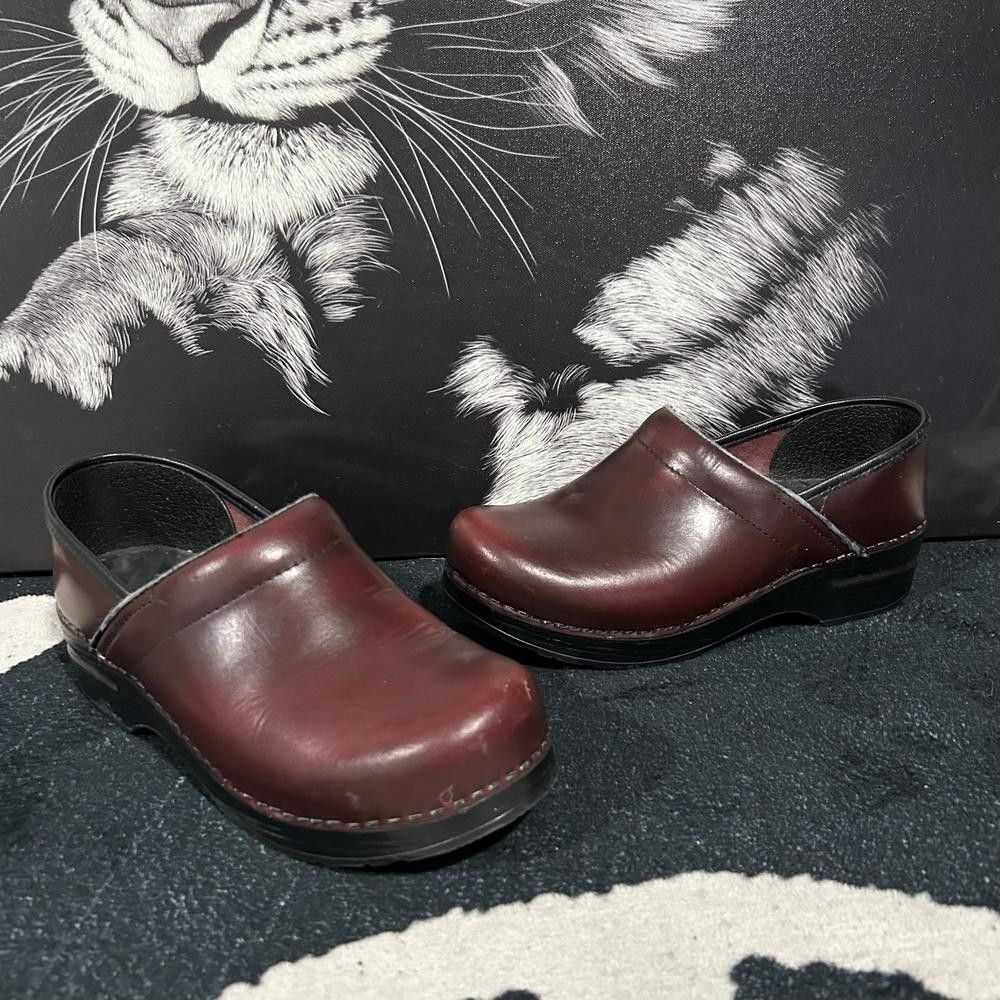 Dansko Slip-On Clog Women's 8.5 Red Leather Casual Block Heel Footbed Comfort